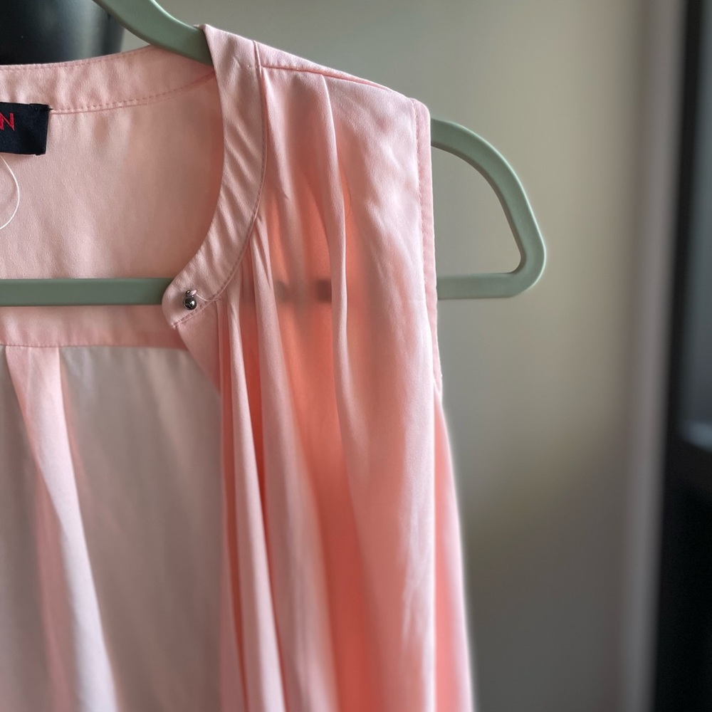 Sleeveless blouse